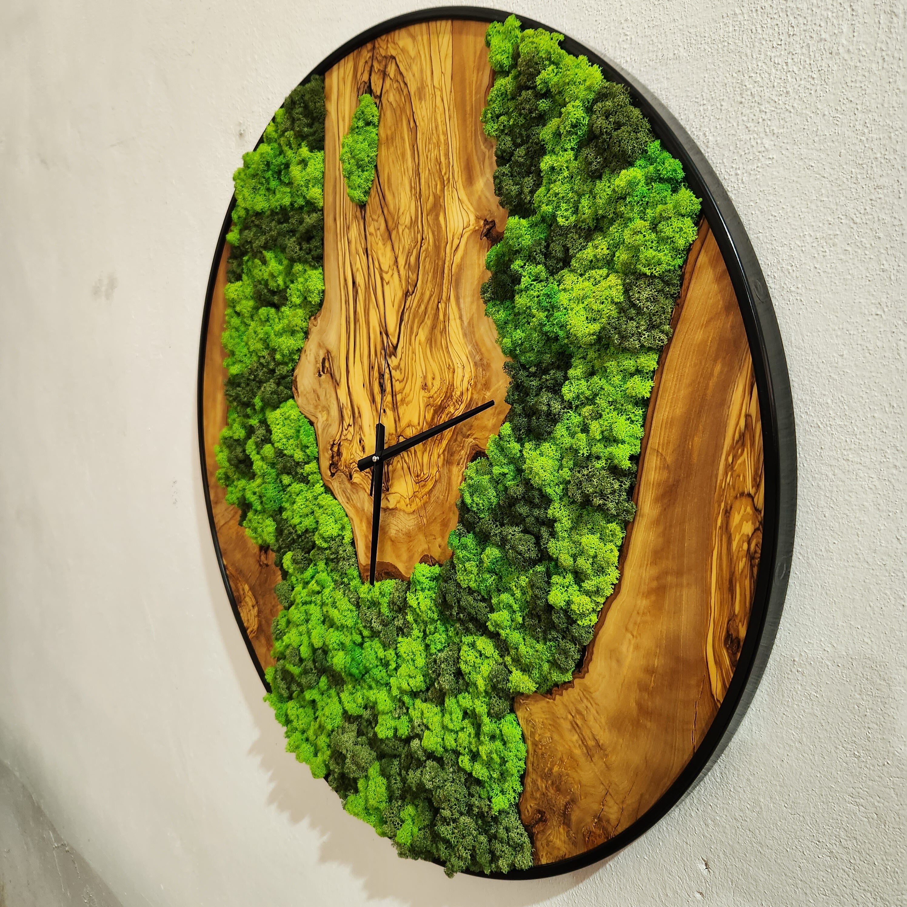 Timeless Forest | Olive Wood & Preserved Moss Wall Clock